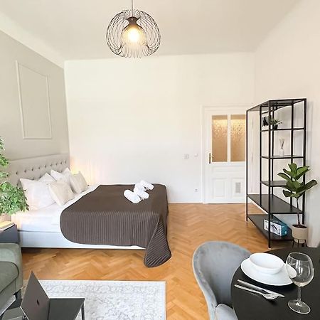 Cozy & Central 2 Bedroom Apartment Wien Eksteriør billede
