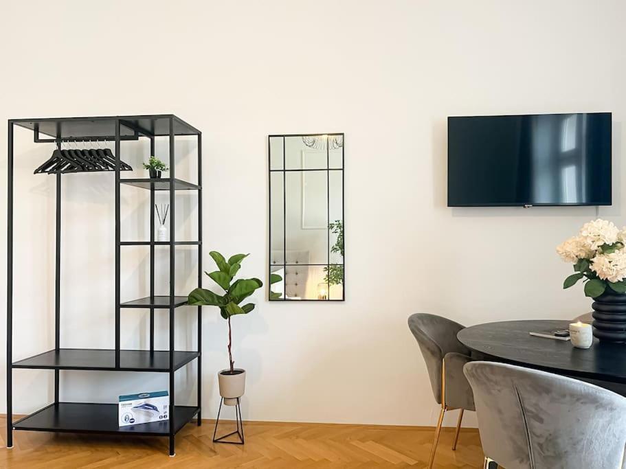 Cozy & Central 2 Bedroom Apartment Wien Eksteriør billede