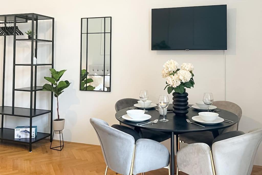 Cozy & Central 2 Bedroom Apartment Wien Eksteriør billede
